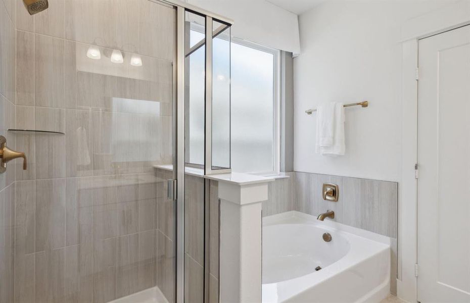 Owner's bath *photos may depict options and features that aren't available Owner's bath *photos may depict options and features that aren't available