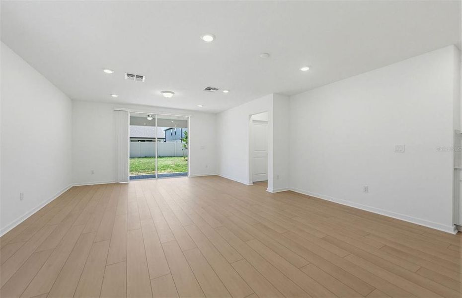 Spacious, unfurnished interior of a new home in Vida's Way, Wesley Chapel (Image 9).