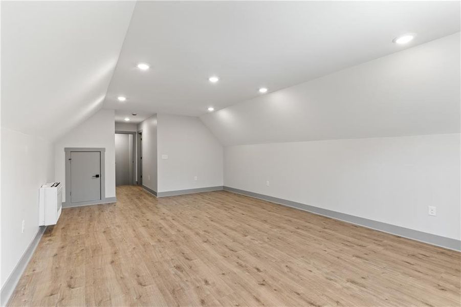 Spacious, unfurnished interior of a new home in , Jasper (Image 32).