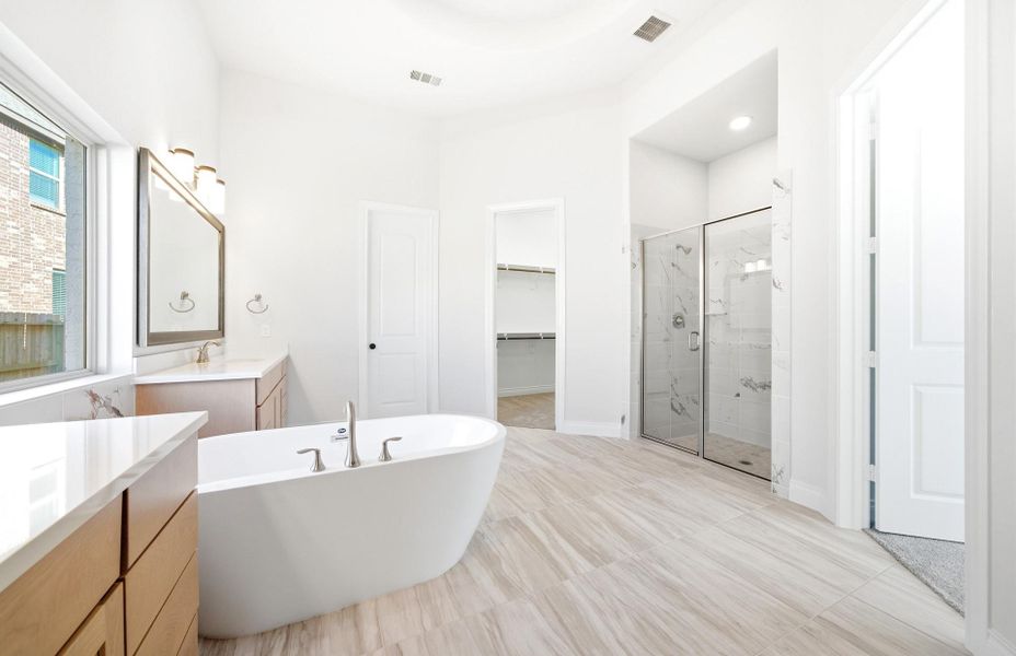 Furnished interior view inside a new home in Artavia 70′, Conroe (Image 17).