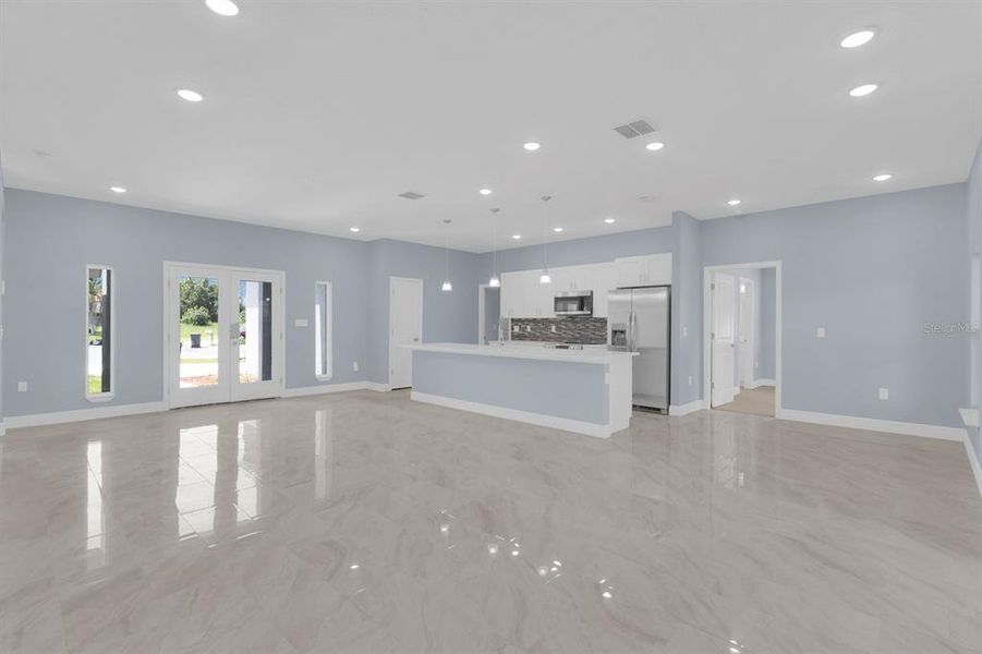 Spacious, unfurnished interior of a new home in , Kissimmee (Image 25).