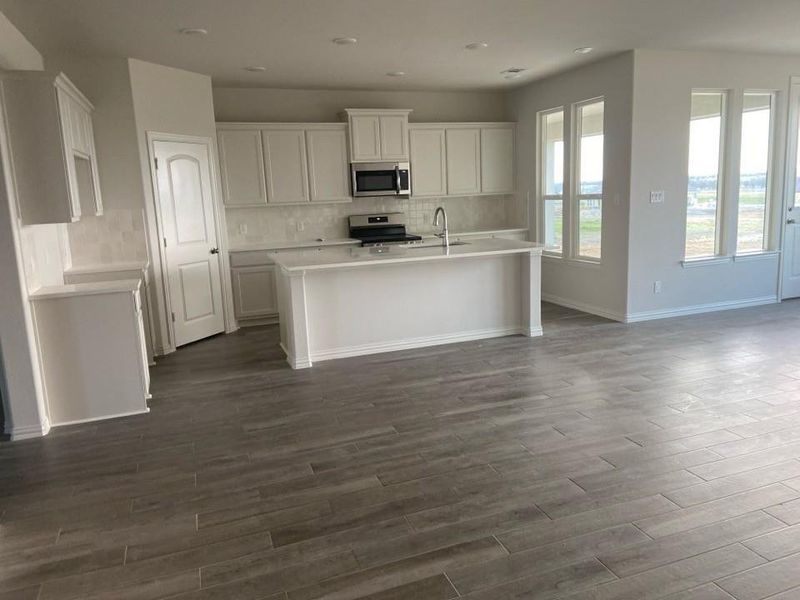 Spacious, unfurnished interior of a new home in Hillview Addition, Decatur (Image 12).