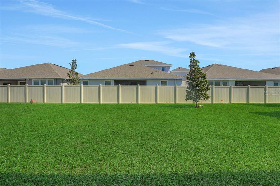 Exterior details and patio area of a home in Angeline, Land O' Lakes (Image 23).