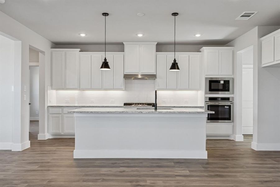 Furnished interior view inside a new home in Ellis Ranch Estates, Waxahachie (Image 10). Furnished interior view inside a new home in Ellis Ranch Estates, Waxahachie (Image 10).