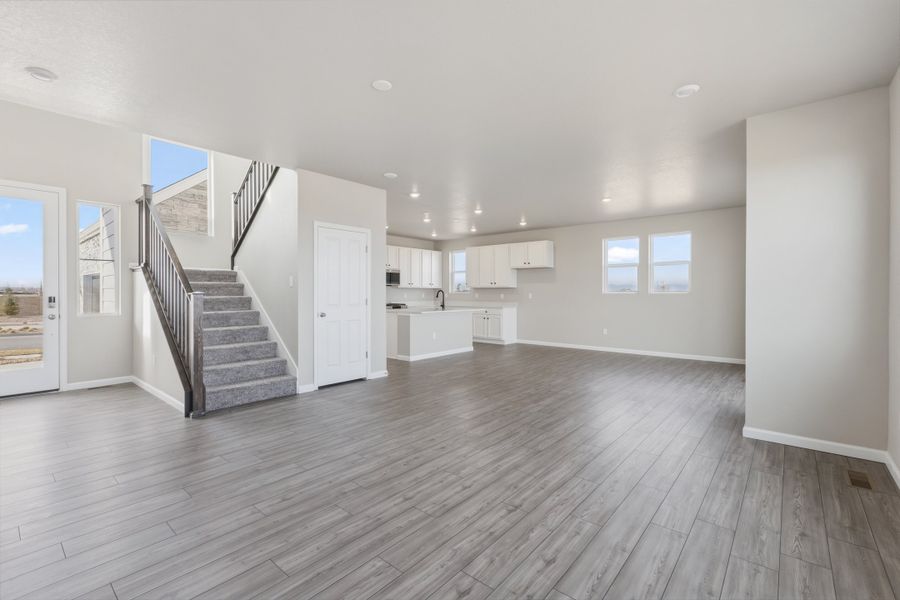 Spacious, unfurnished interior of a new home in The Aurora Highlands, Aurora (Image 13).