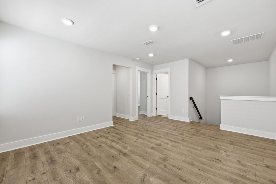 Spacious, unfurnished interior of a new home in , Charleston (Image 31).