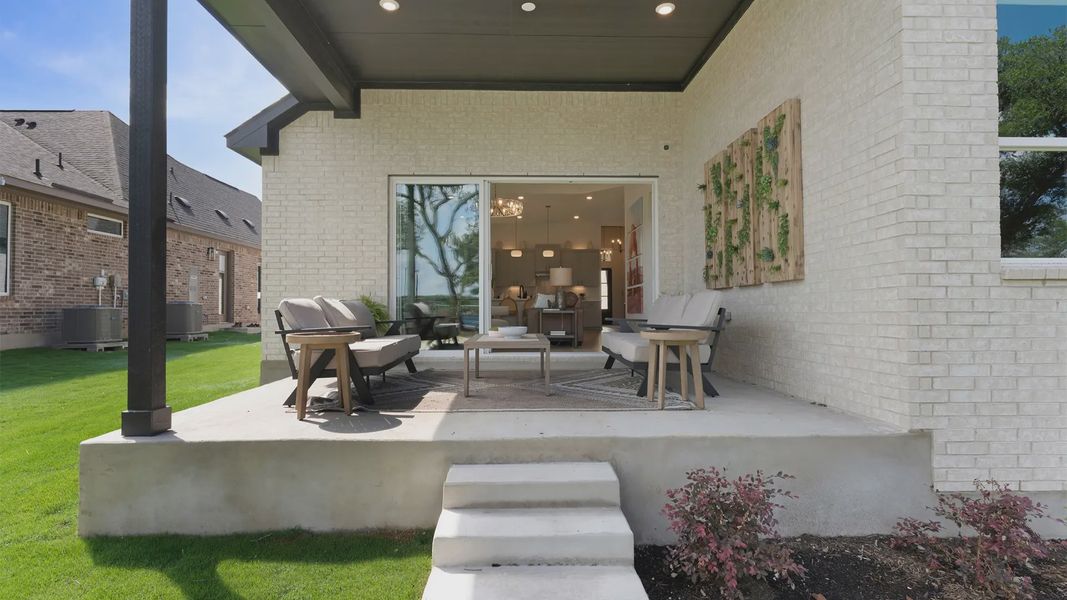 Representative exterior details of a home built from the Hampton by Chesmar Homes in Crescent Bluff, Georgetown (Image 21).