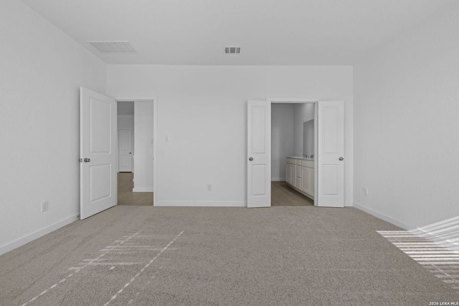 Spacious, unfurnished interior of a new home in Voss Farms, New Braunfels (Image 16).