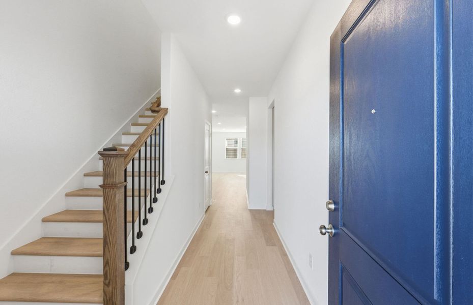 Spacious, unfurnished interior of a new home in Sunfield, Buda (Image 16).