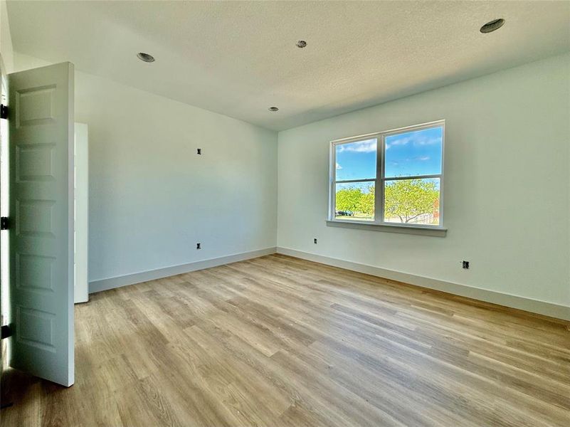 Spacious, unfurnished interior of a new home in , Mineral Wells (Image 21).