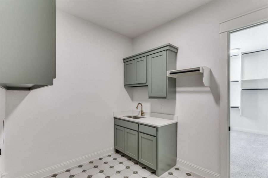 Good-sized utility room off the mudroom