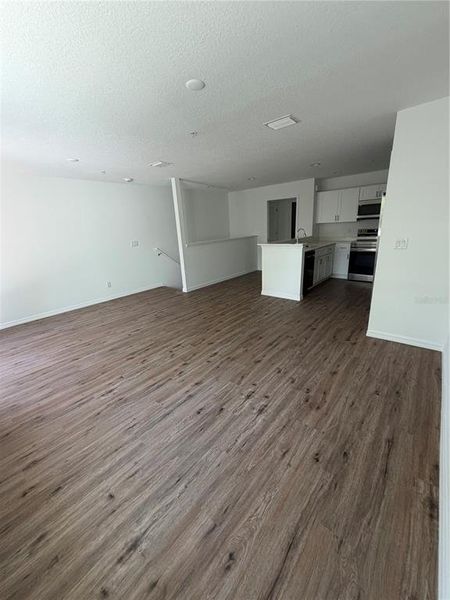 Spacious, unfurnished interior of a new home in , Bradenton (Image 15).