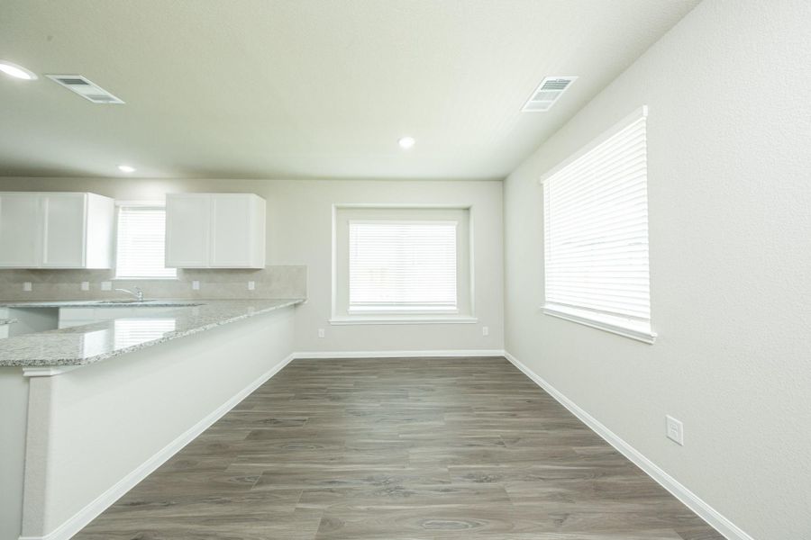 Spacious, unfurnished interior of a new home in Ridgeland Hills, Willis (Image 13).
