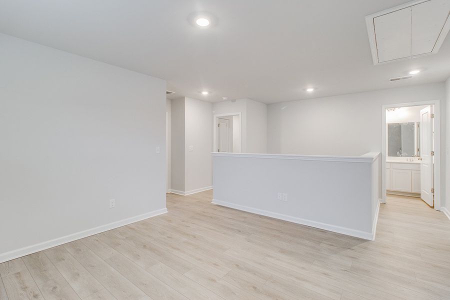 Spacious, unfurnished interior of a new home in Bluefield, Lexington (Image 25).