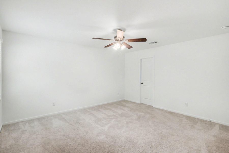 Spacious, unfurnished interior of a new home in Hill and Dale Ranch, Splendora (Image 10).