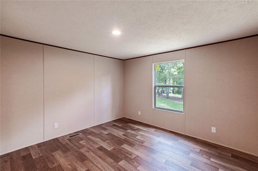 Spacious, unfurnished interior of a new home in , Dahlonega (Image 35).