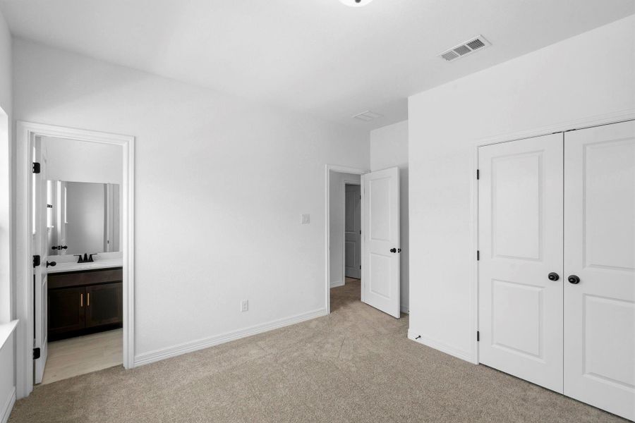 Spacious, unfurnished interior of a new home in Austin Point, Richmond (Image 31).