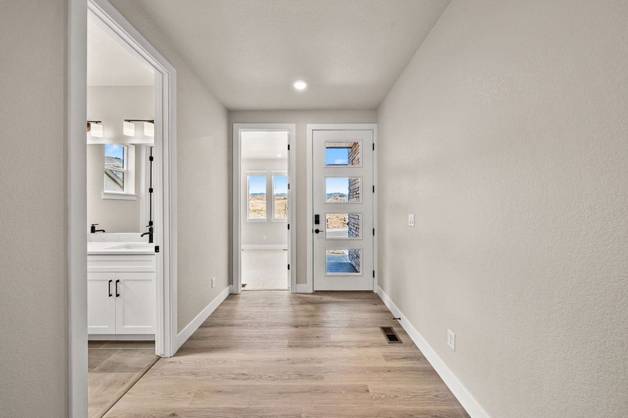 Spacious, unfurnished interior of a new home in Trumark Homes at Sterling Ranch, Littleton (Image 15).