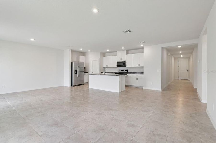 Spacious, unfurnished interior of a new home in Crosswinds - Signature Series, Haines City (Image 20).