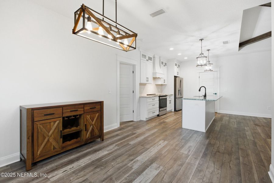 Spacious, unfurnished interior of a new home in , Florahome (Image 34).