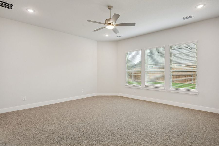 Spacious, unfurnished interior of a new home in Dove Hollow, Waxahachie (Image 22). Spacious, unfurnished interior of a new home in Dove Hollow, Waxahachie (Image 22).
