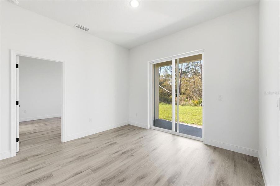 Spacious, unfurnished interior of a new home in , Ocala (Image 16).