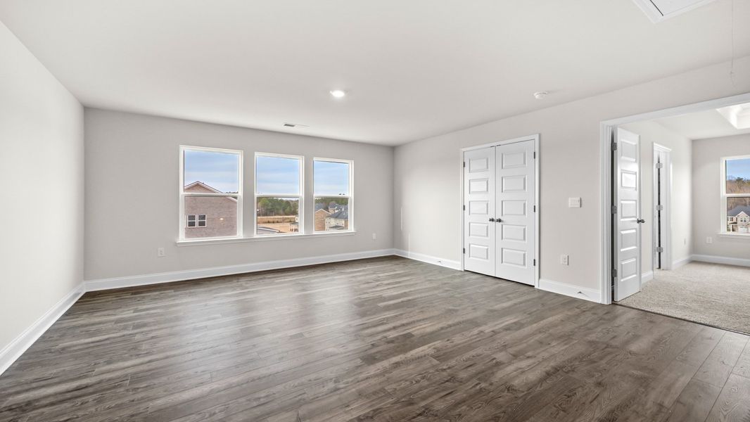 Spacious, unfurnished interior of a new home in Westland, Bogart (Image 22).