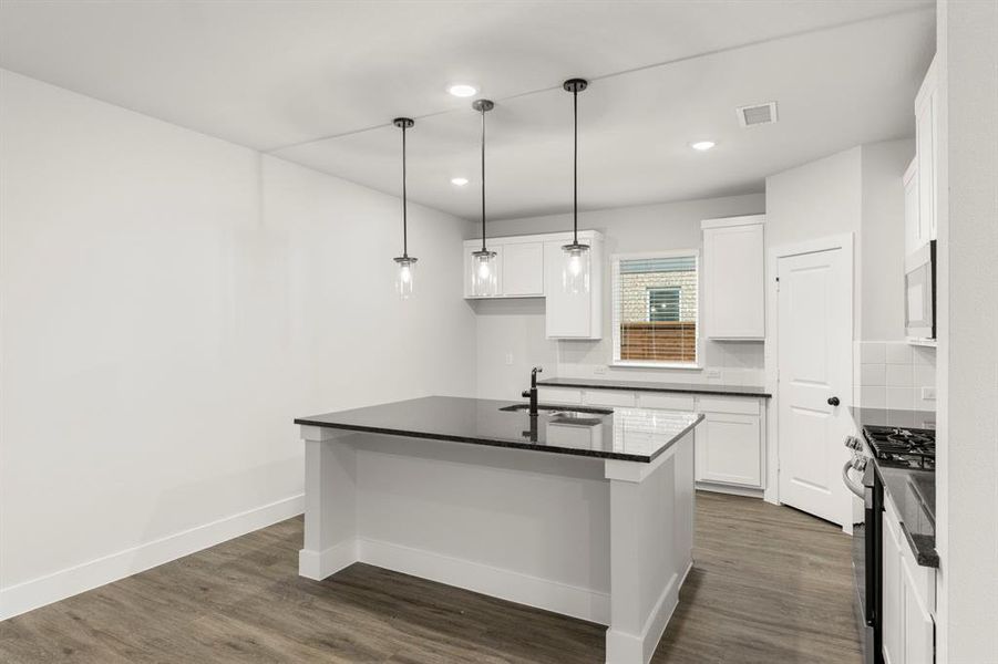 10. 1921 Sapphire - Kitchen (3) 10. 1921 Sapphire - Kitchen (3)