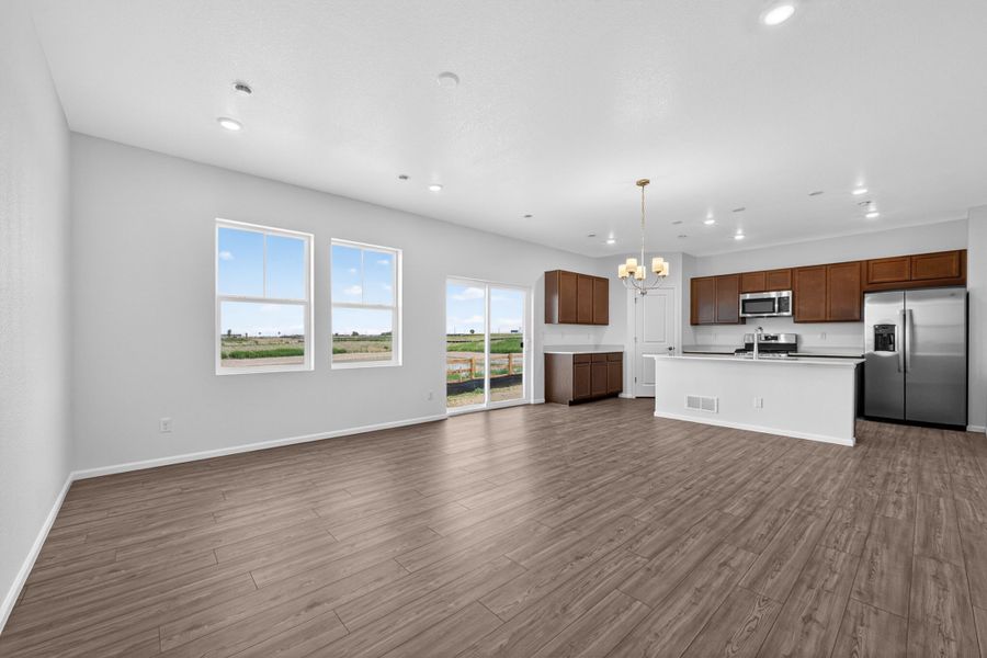 Spacious, unfurnished interior of a new home in Lake Bluff, Greeley (Image 9).