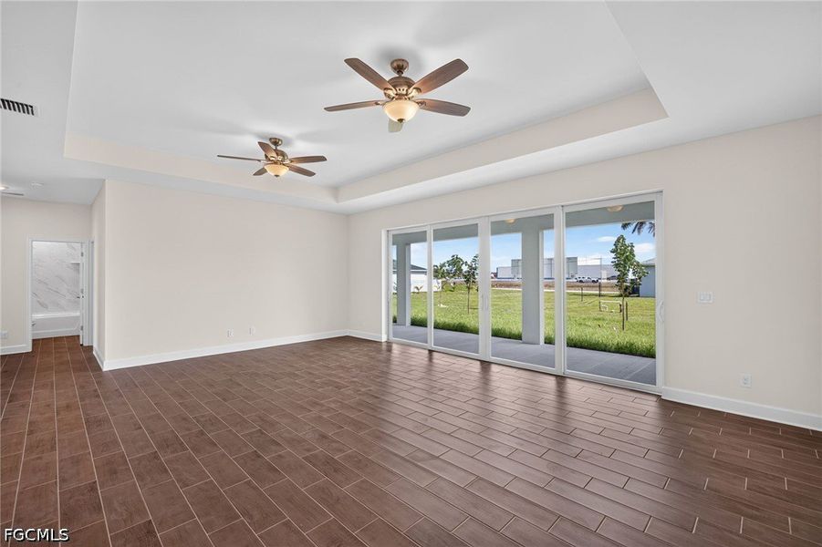 Spacious, unfurnished interior of a new home in Cape Coral, Cape Coral (Image 32).