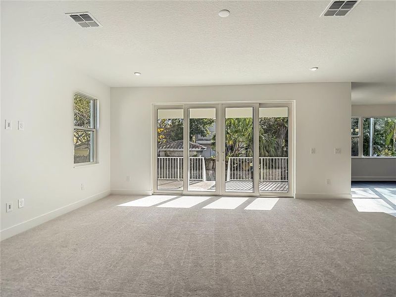 Spacious, unfurnished interior of a new home in , Tampa (Image 70).