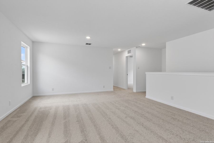 Spacious, unfurnished interior of a new home in Hennersby Hollow, San Antonio (Image 28).