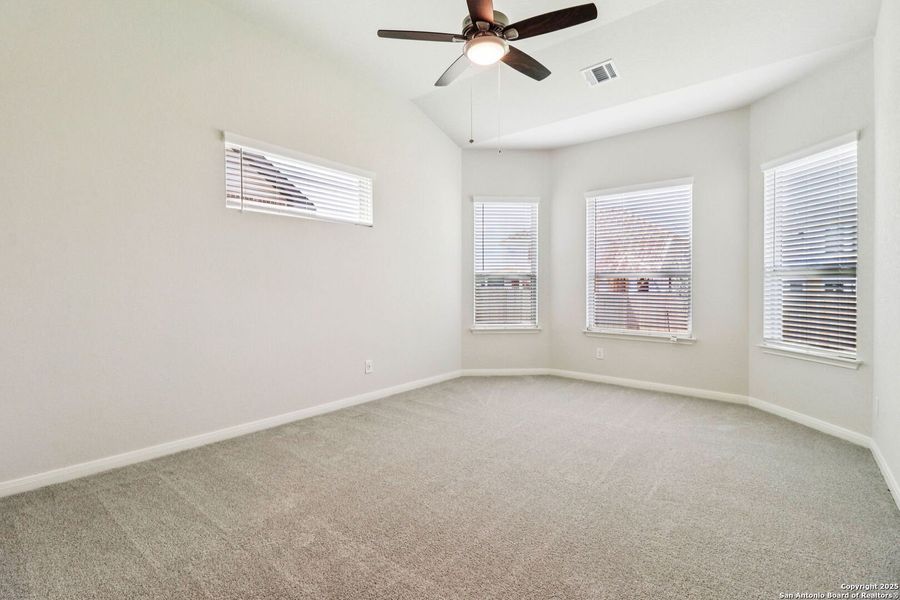 Spacious, unfurnished interior of a new home in Fox Falls, Boerne (Image 47).