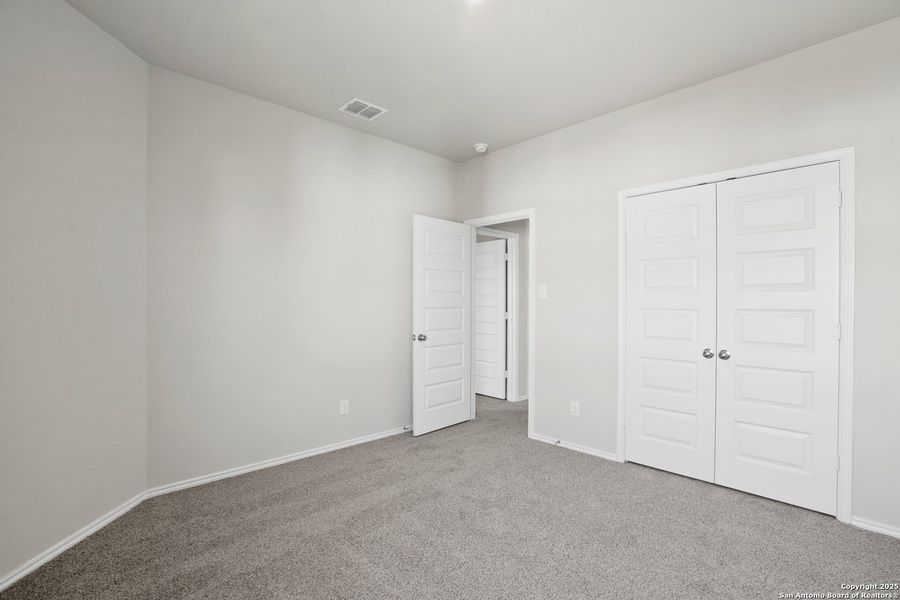 Spacious, unfurnished interior of a new home in Blue Ridge Ranch, San Antonio (Image 13).