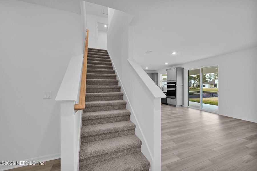 Spacious, unfurnished interior of a new home in Hyland Trail, Green Cove Springs (Image 31).