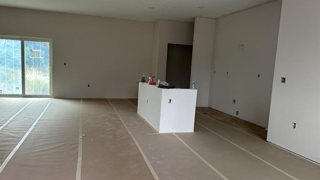 Spacious, unfurnished interior of a new home in , Port Charlotte (Image 19).