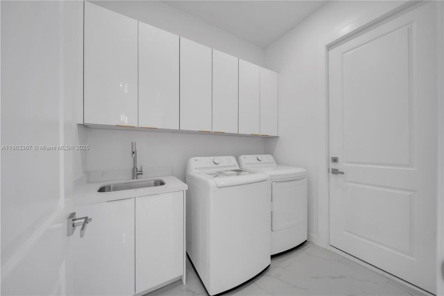 Furnished interior view inside a new home in , Cape Coral (Image 6).