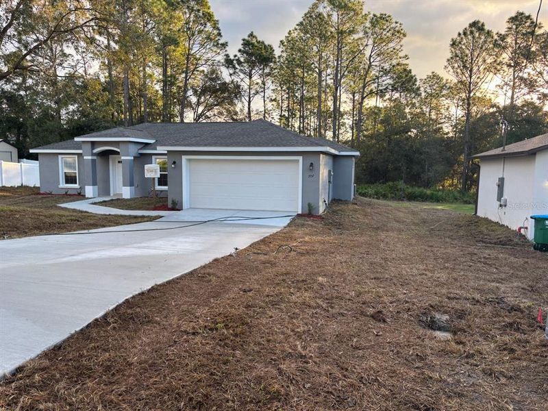 Exterior details and patio area of a home in , Citrus Springs (Image 23).