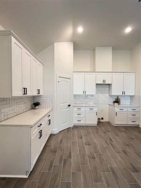 Furnished interior view inside a new home in , Rosharon (Image 16).