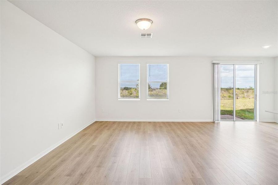 Spacious, unfurnished interior of a new home in Hamilton Bluff - Signature Series, Lake Hamilton (Image 31).