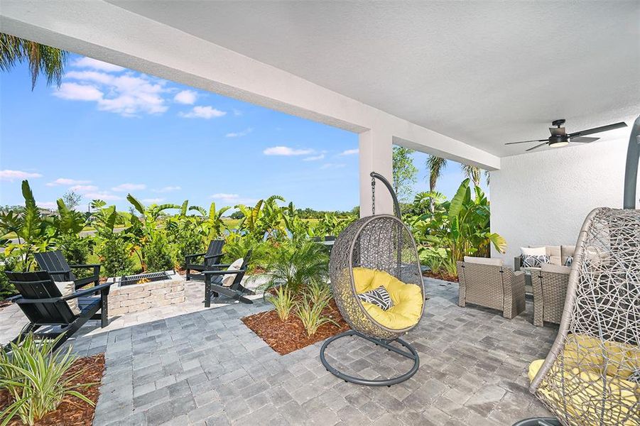 Exterior details and patio area of a home in , Kissimmee (Image 4).