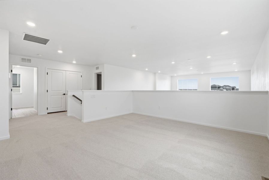 Spacious, unfurnished interior of a new home in Harvest Crossing, Aurora (Image 16).