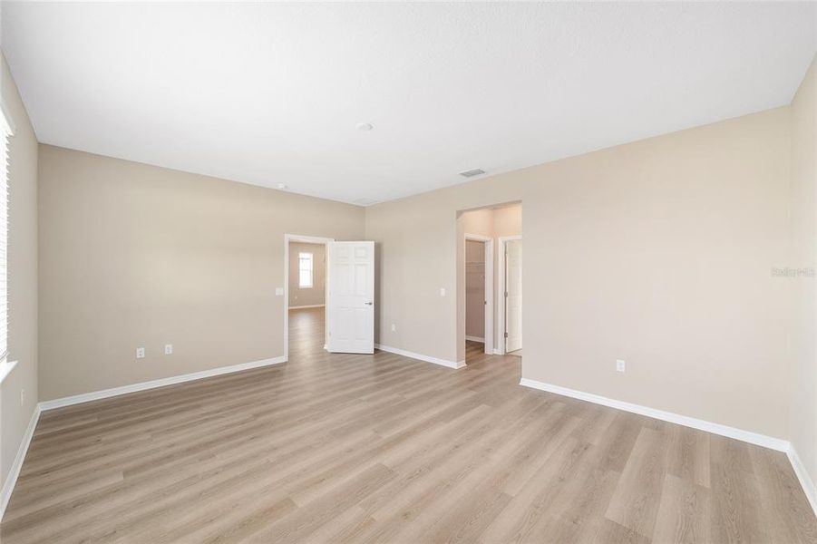 Spacious, unfurnished interior of a new home in , Ocala (Image 39).