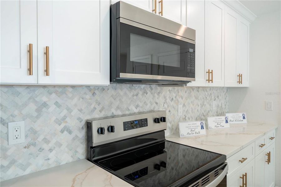 Love that backsplash.