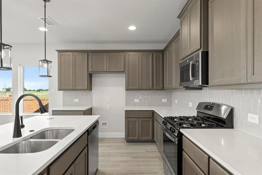 09. 2453 Wheatfield - Kitchen (3)