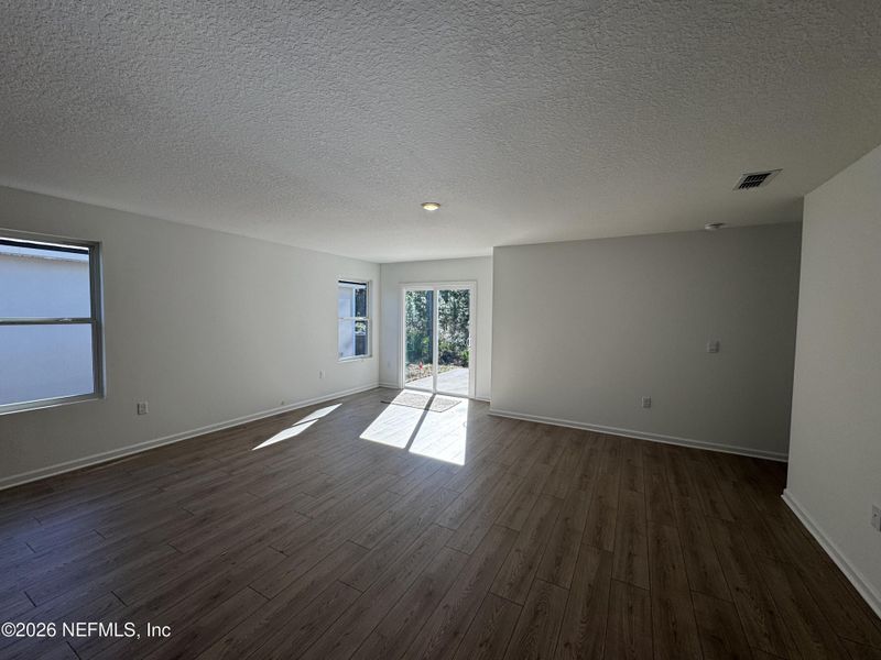 Spacious, unfurnished interior of a new home in Copes Landing, Jacksonville (Image 27).