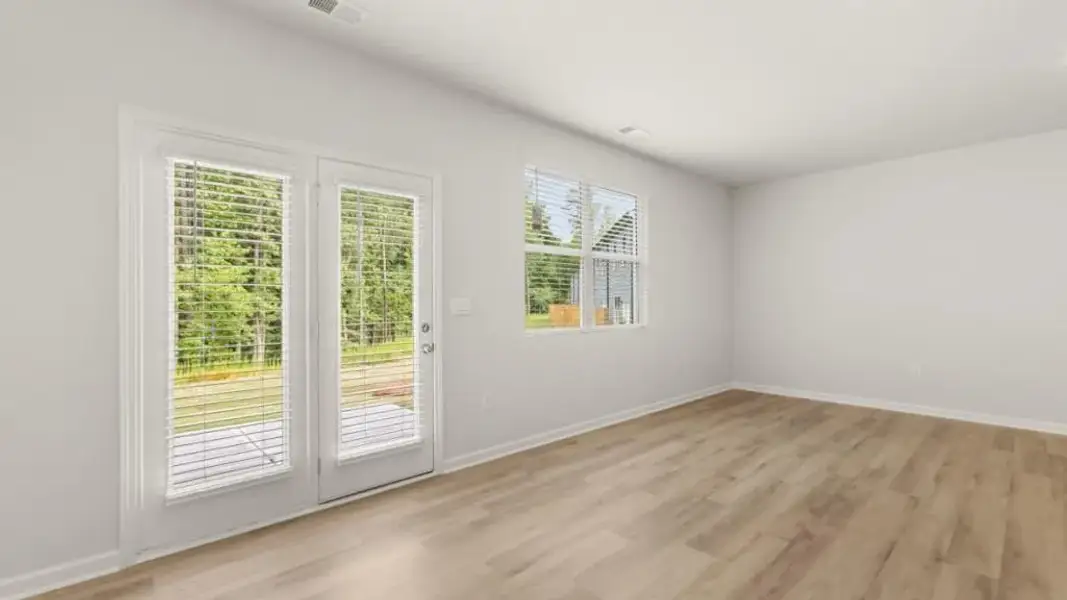 Spacious, unfurnished interior of a new home in , Gainesville (Image 17).
