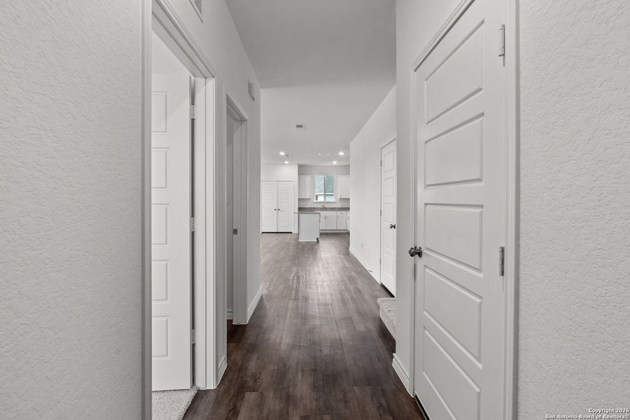 Spacious, unfurnished interior of a new home in Horizon Ridge, San Antonio (Image 18).