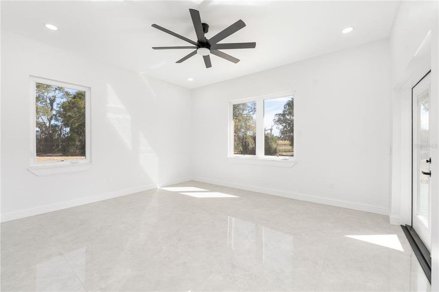Spacious, unfurnished interior of a new home in , Ocala (Image 22).