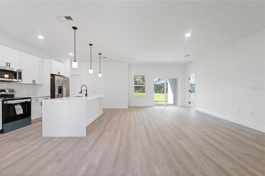 Spacious, unfurnished interior of a new home in , Citrus Springs (Image 18).